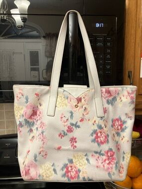 Lauren Conrad Floral Shoulder Bag! 11”x15”. Beautiful bag & soft colors!